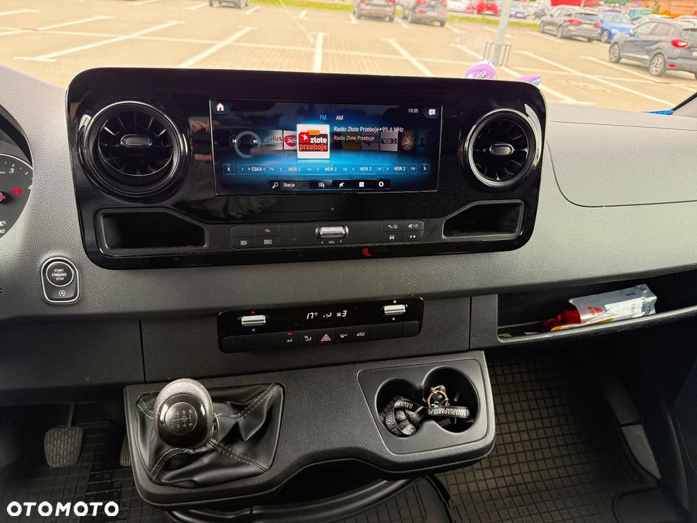 Mercedes-Benz Sprinter - 11