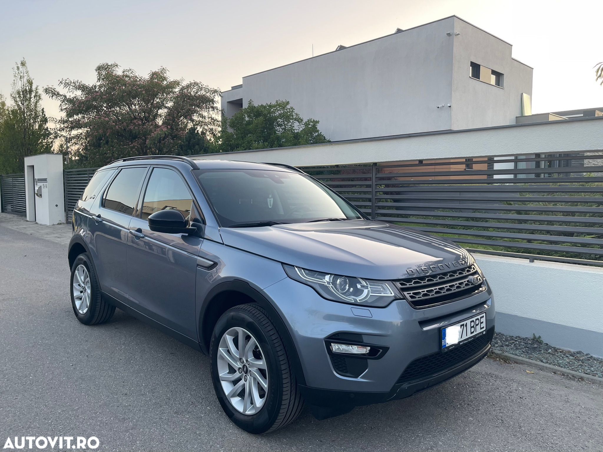 Land Rover Discovery Sport - 1