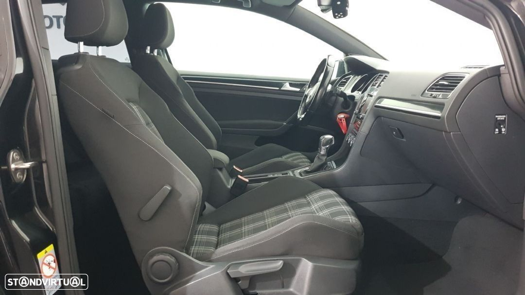 VW Golf 2.0 TDi GTD DSG - 36