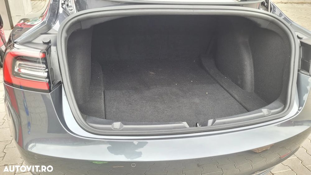 Tesla Model 3 Standard Reichweite Plus Hinterradantrieb - 31