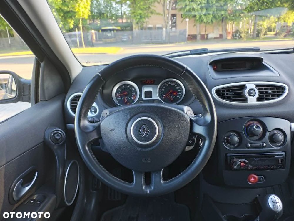 Renault Clio 1.2 16V Confort Authentique - 26