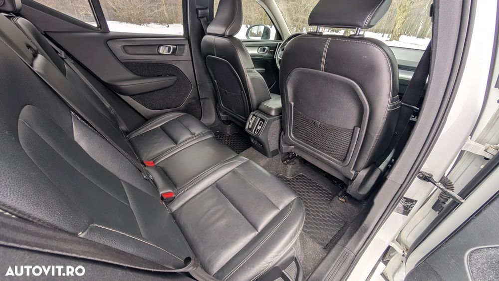 Volvo XC 40 T5 AWD Momentum Pro - 22