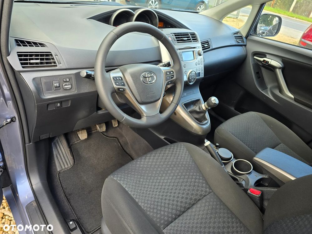 Toyota Verso 1.6 Sol EU5 - 10