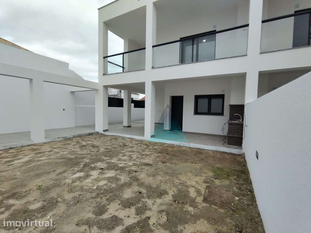 Moradia Geminada T3+1 em Fernão Ferro Parque das Lagoas - Grande imagem: 5/45