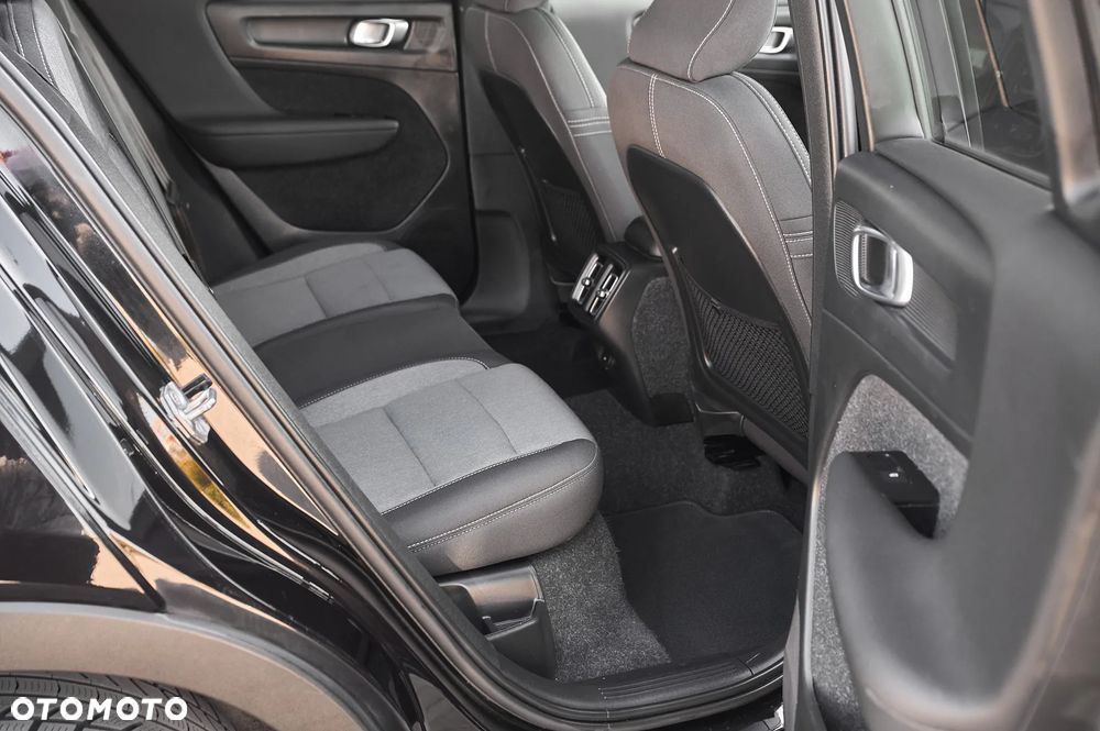 Volvo XC 40 T3 Momentum Pro - 32
