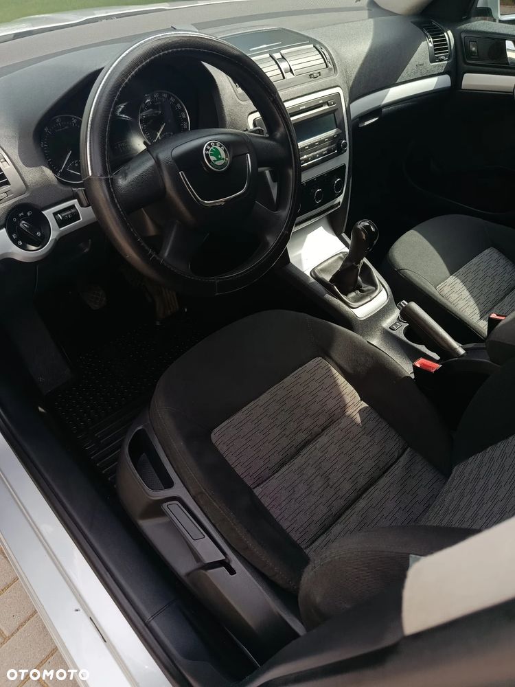 Skoda Octavia 1.6 Ambition - 6
