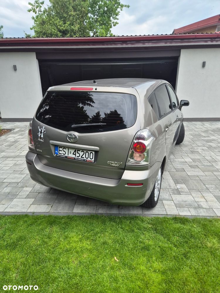 Toyota Corolla Verso 2.0 D-4D - 7