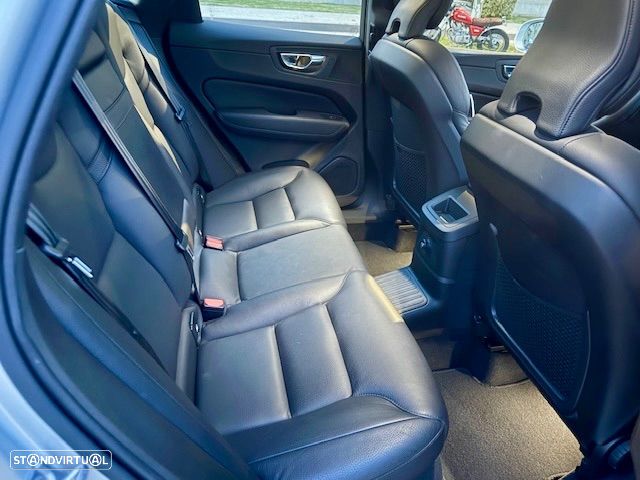 Volvo XC 60 2.0 T8 PHEV Inscription AWD - 32