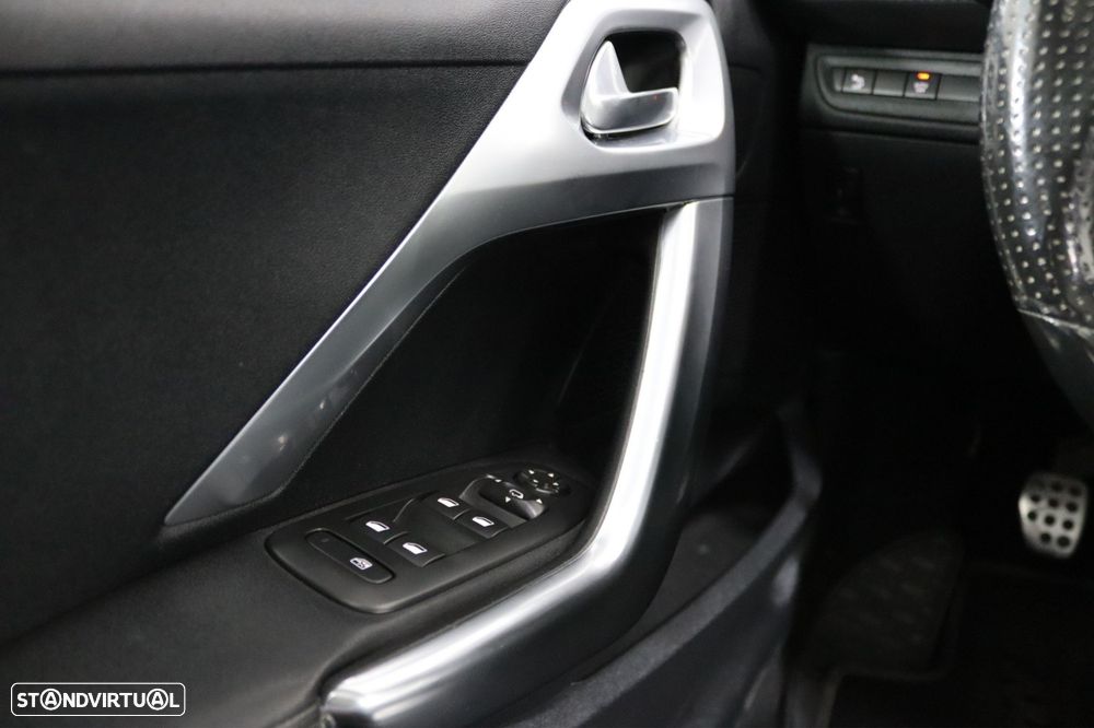 Peugeot 2008 1.2 PureTech Allure - 9