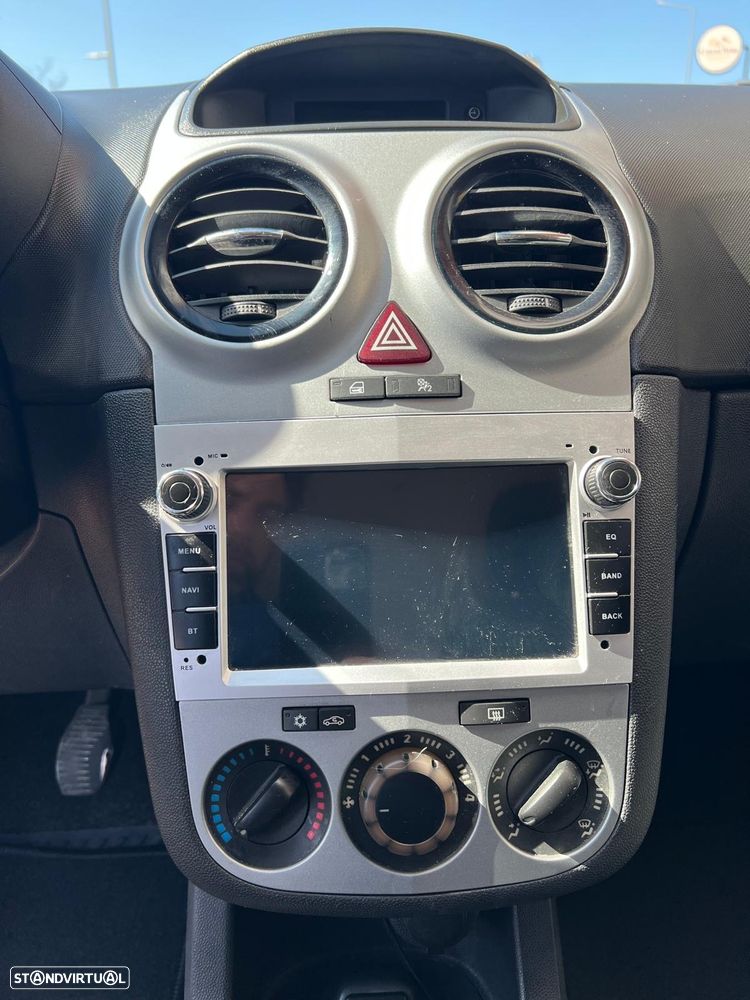 Opel Corsa 1.2 Cosmo - 4