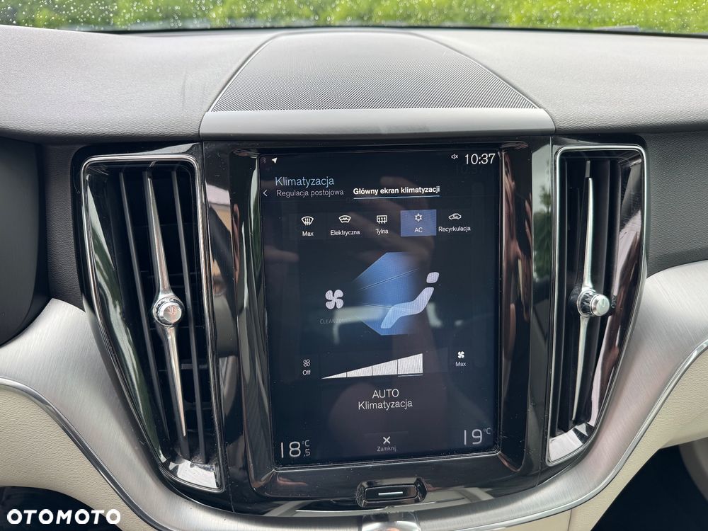 Volvo XC 60 T4 Momentum Pro - 21