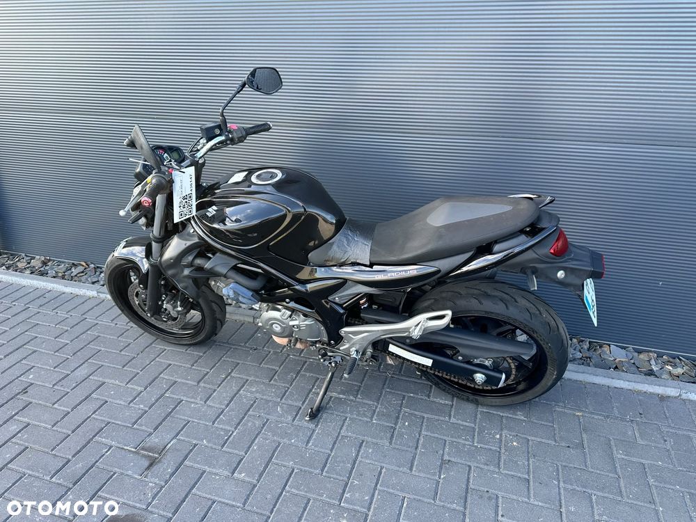 Suzuki Gladius - 3