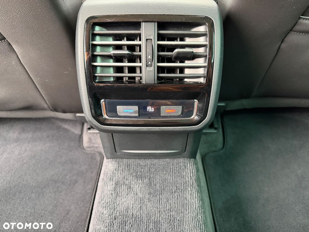 Volkswagen Passat 2.0 TSI (BlueMotion Technology) 4Motion DSG Highline - 24