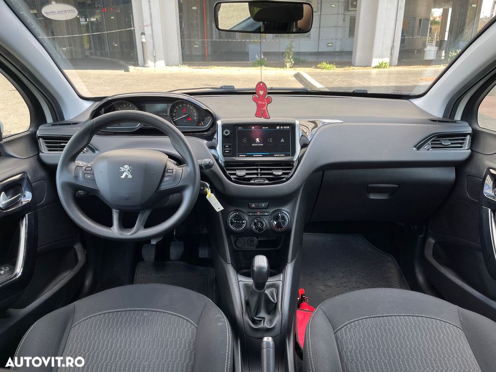 Peugeot 208 1.2 L PureTech Style - 11