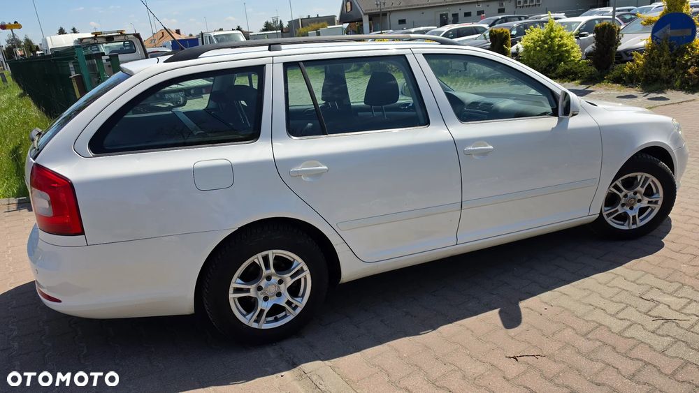 Skoda Octavia 1.6 Combi Ambiente - 15