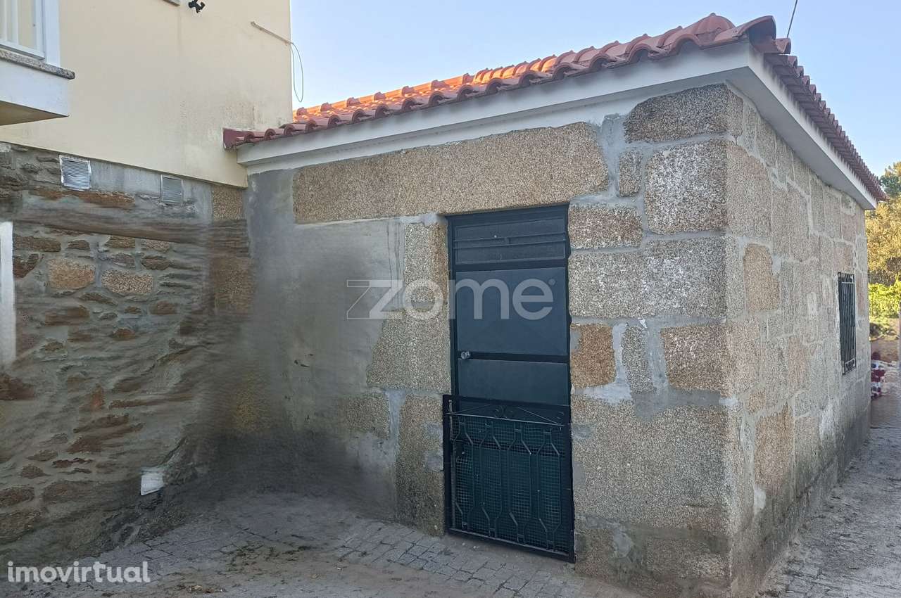 Construção rural em granito com potencial de ampliação e remodelaçã... - Grande imagem: 2/8