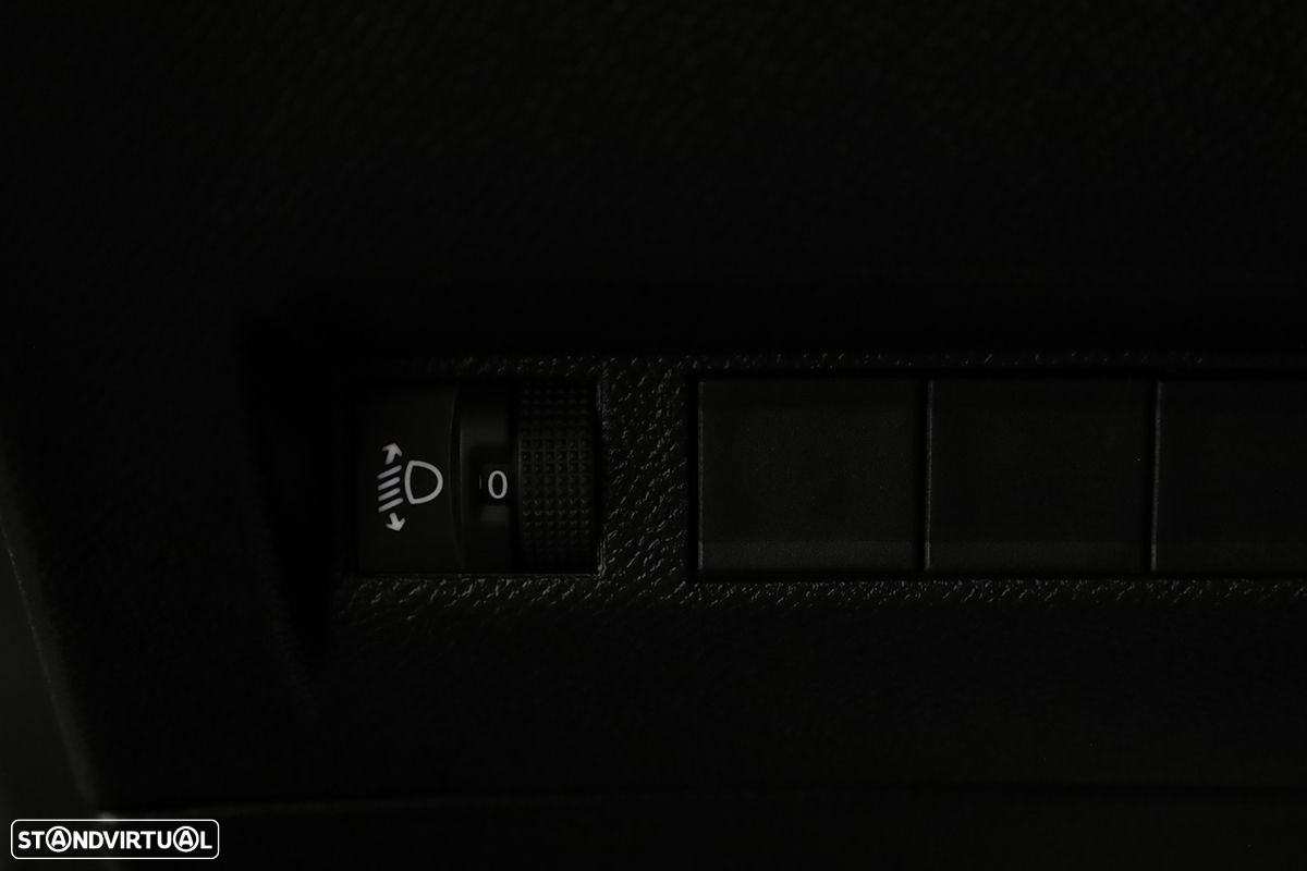Peugeot 2008 1.2 PureTech Allure EAT8 - 21