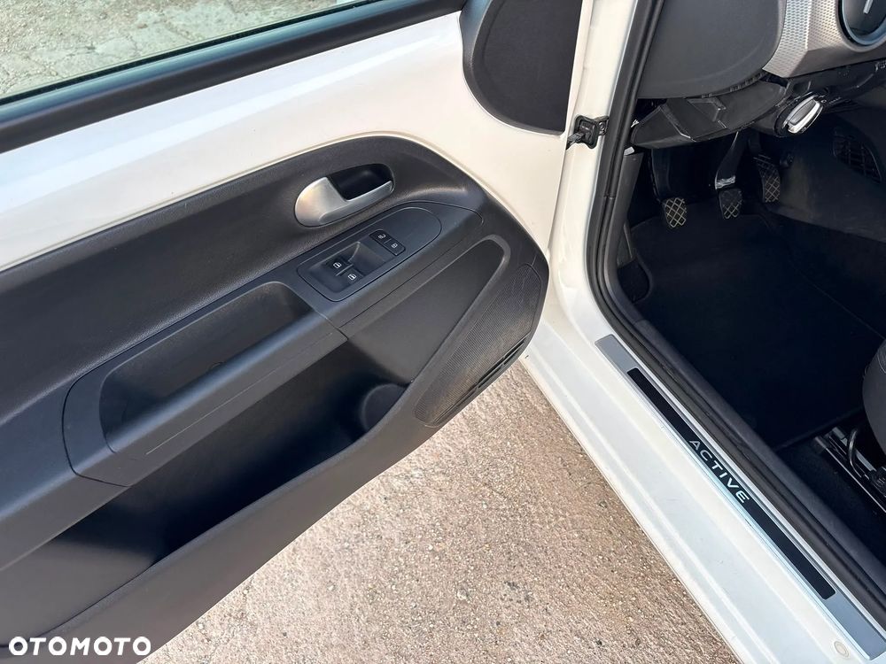Volkswagen up! Active - 19