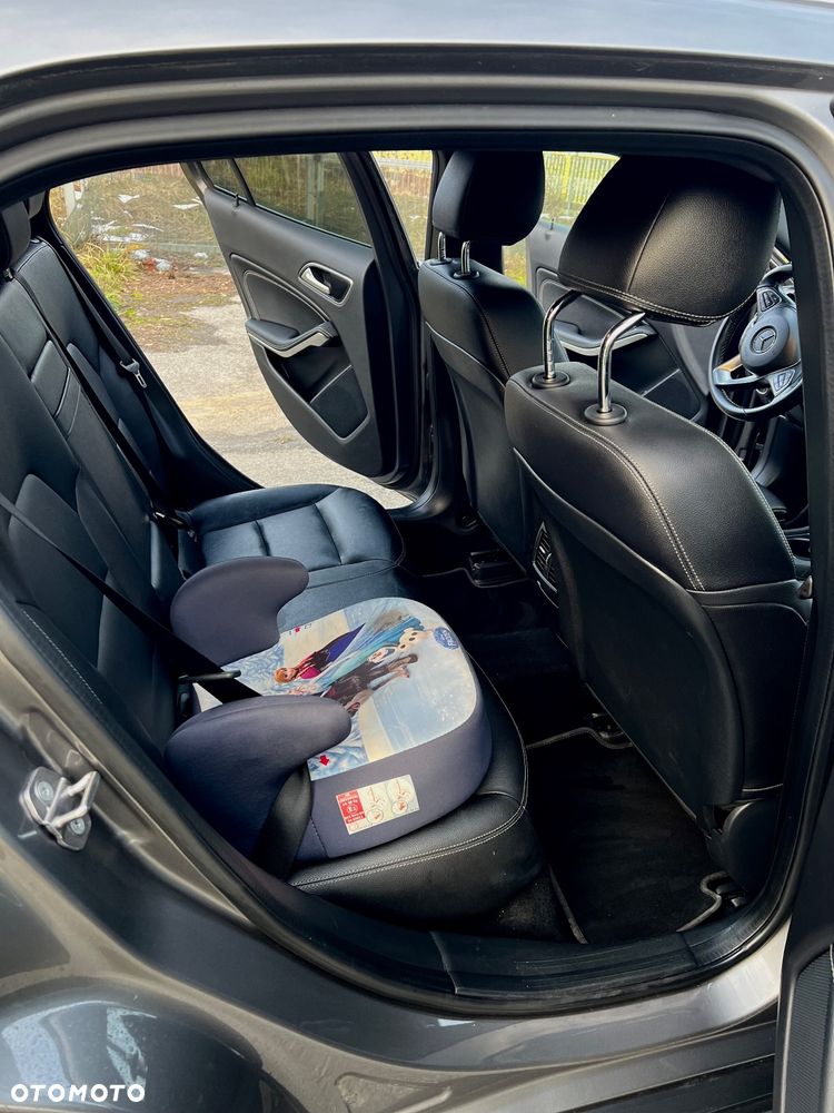 Mercedes-Benz GLA 250 7G-DCT AMG Line - 12