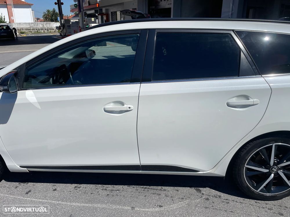 Toyota Auris Touring Sports 1.8 HSD Comfort +P.Techno+P.Sport - 30
