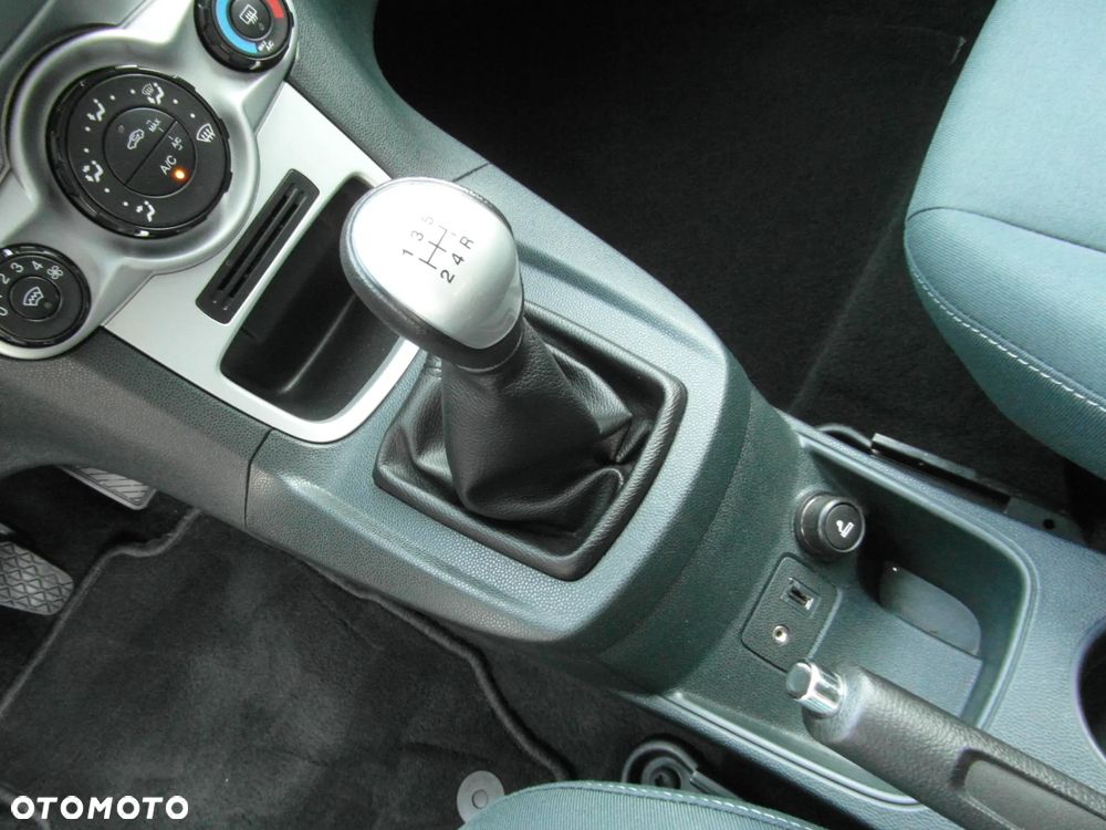 Ford Fiesta 1.25 Champions Edition - 26