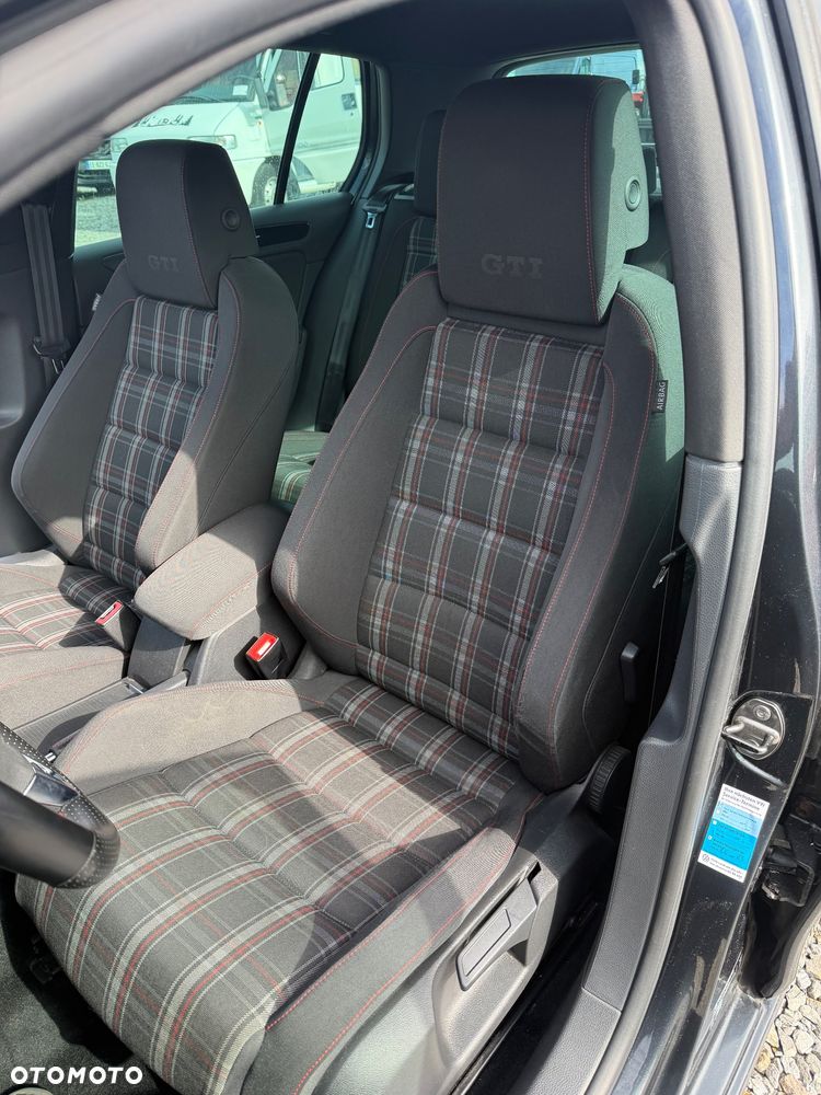 Volkswagen Golf 2.0 GTI DSG - 14