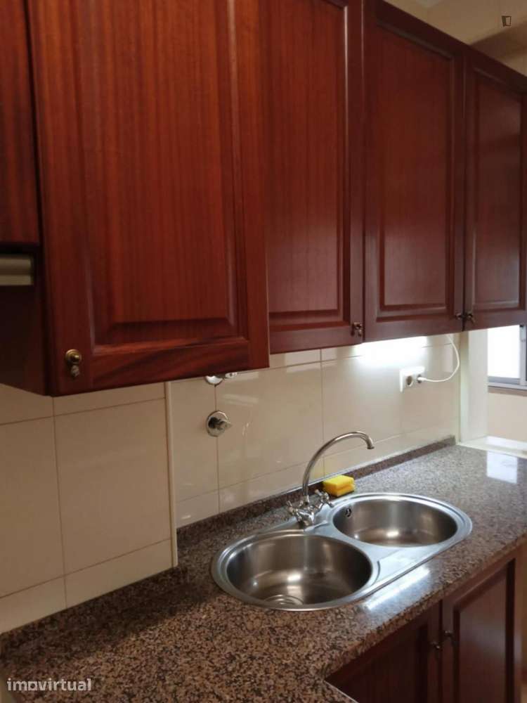 Quarto - localizado em Penha Lisbon - Grande imagem: 2/9
