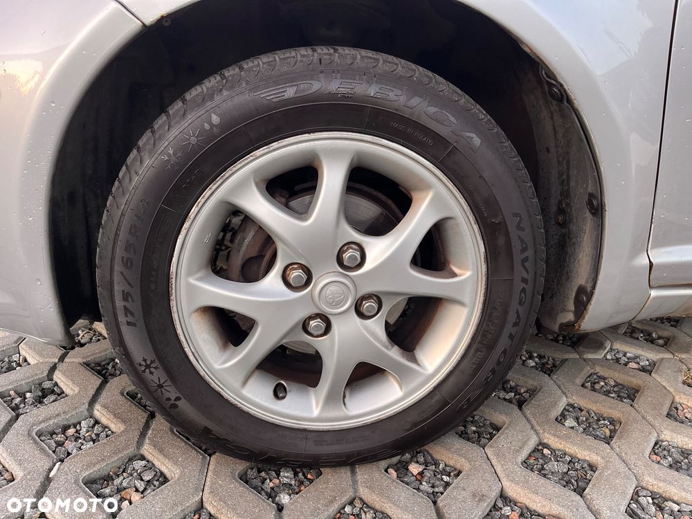 Toyota Yaris 1.3 - 10