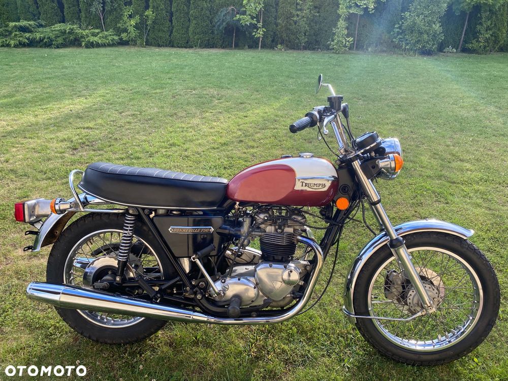 Triumph Bonneville - 1