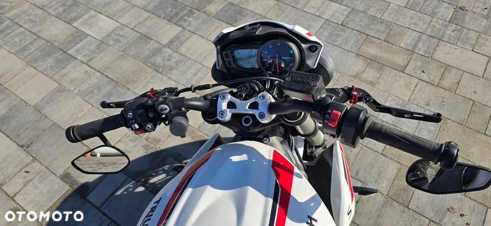 Triumph Street Triple - 11