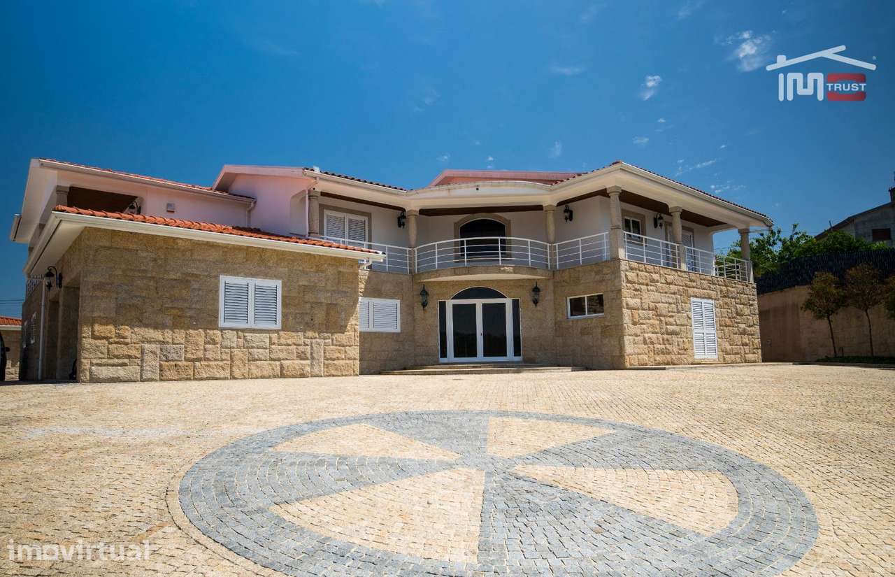 PROPRIEDADE EXCLUSIVA COM PISCINA, CAMPO DE TÉNIS E CASA DE HÓSPEDE... - Grande imagem: 2/40