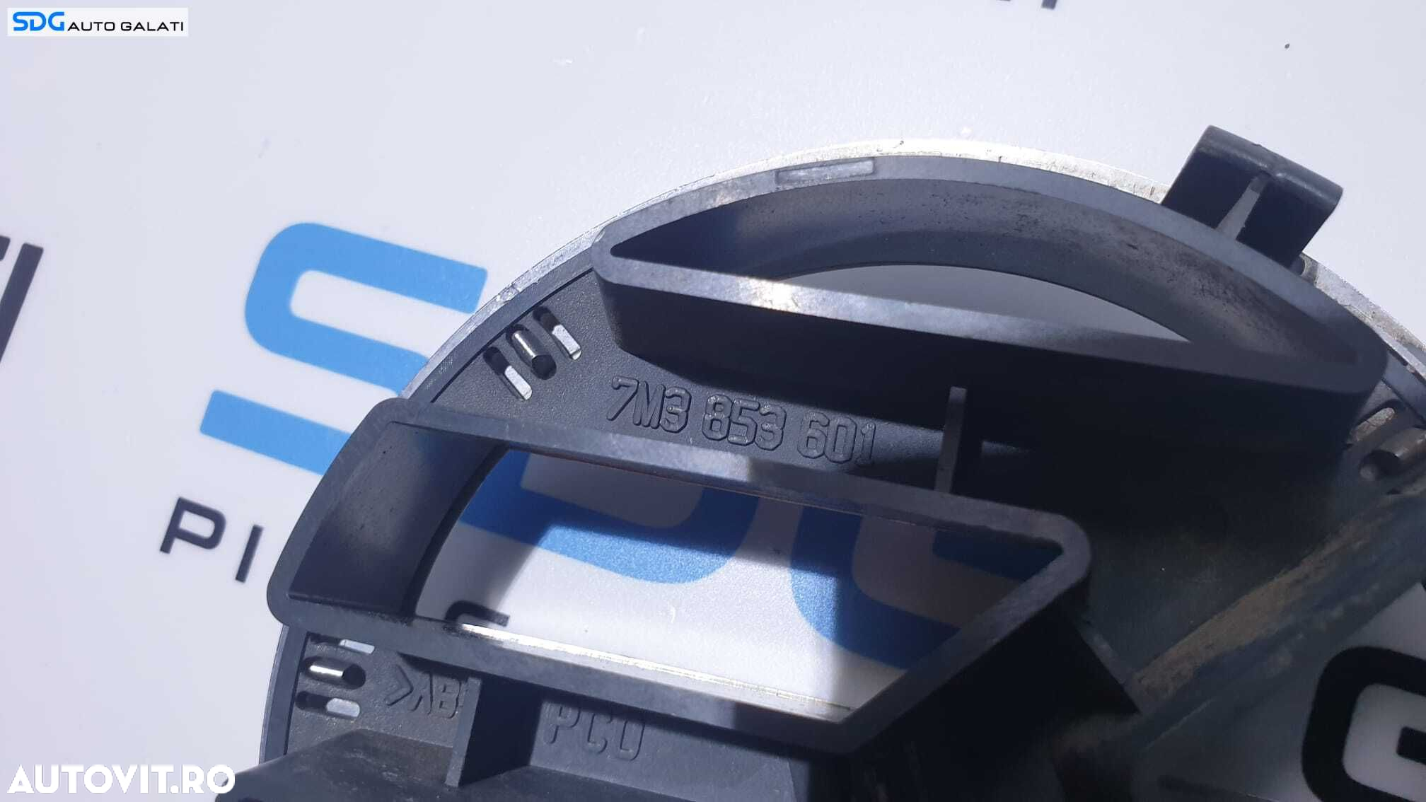 Sigla Emblema Grila Bara Spoiler Fata Volkswagen Sharan 2000 - 2010 Cod 7M3853601 - 4
