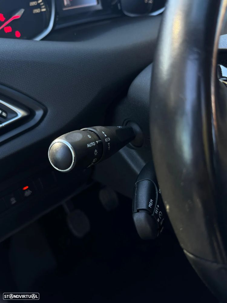 Peugeot 308 1.2 PureTech Allure - 8