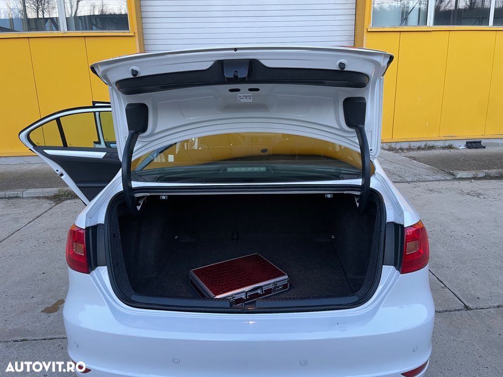 Volkswagen Jetta 1.2 TSI BlueMotion Technology Comfortline - 9