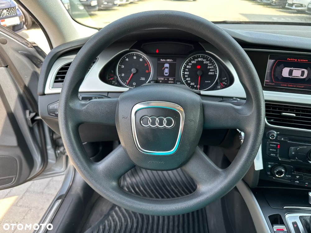 Audi A4 Limousine - 8