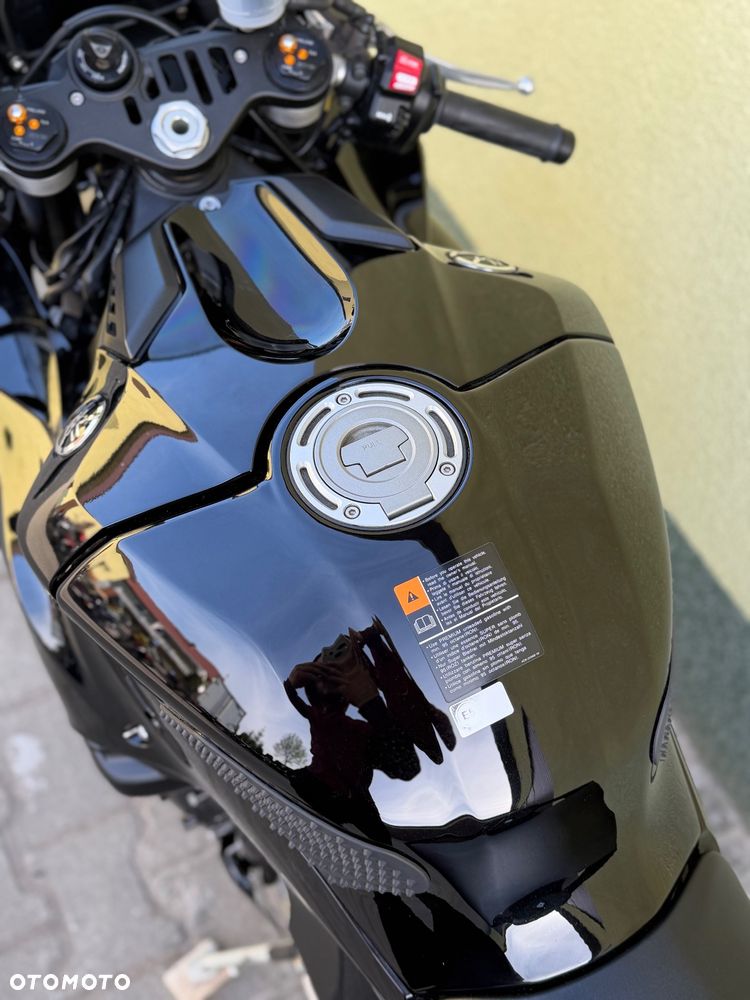 Yamaha R1 - 39