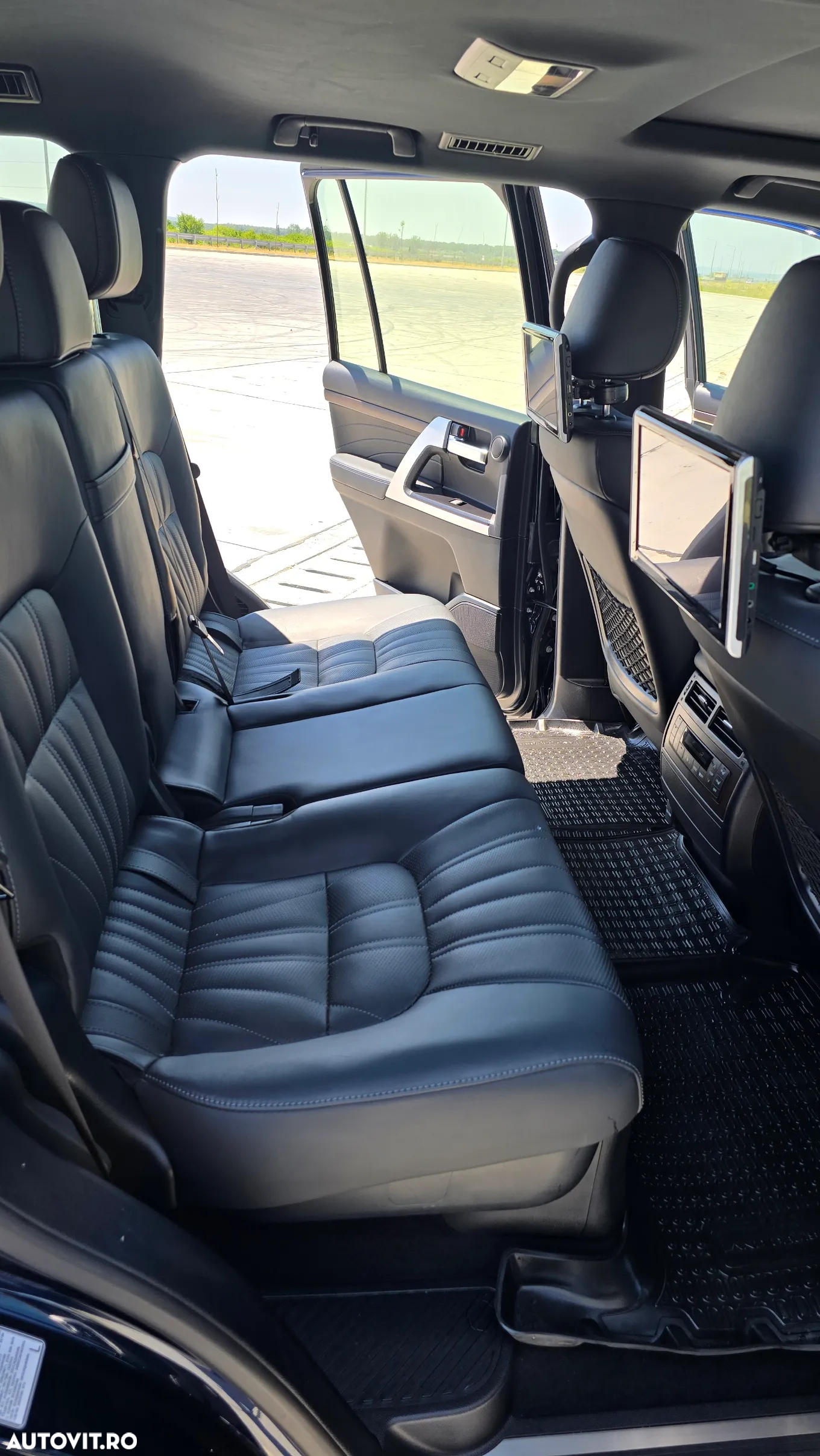 Toyota Land Cruiser - 16