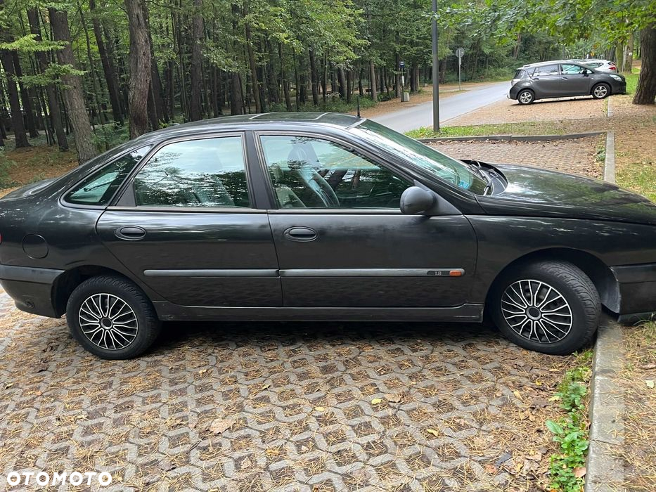 Renault Laguna 1.8 RN - 8