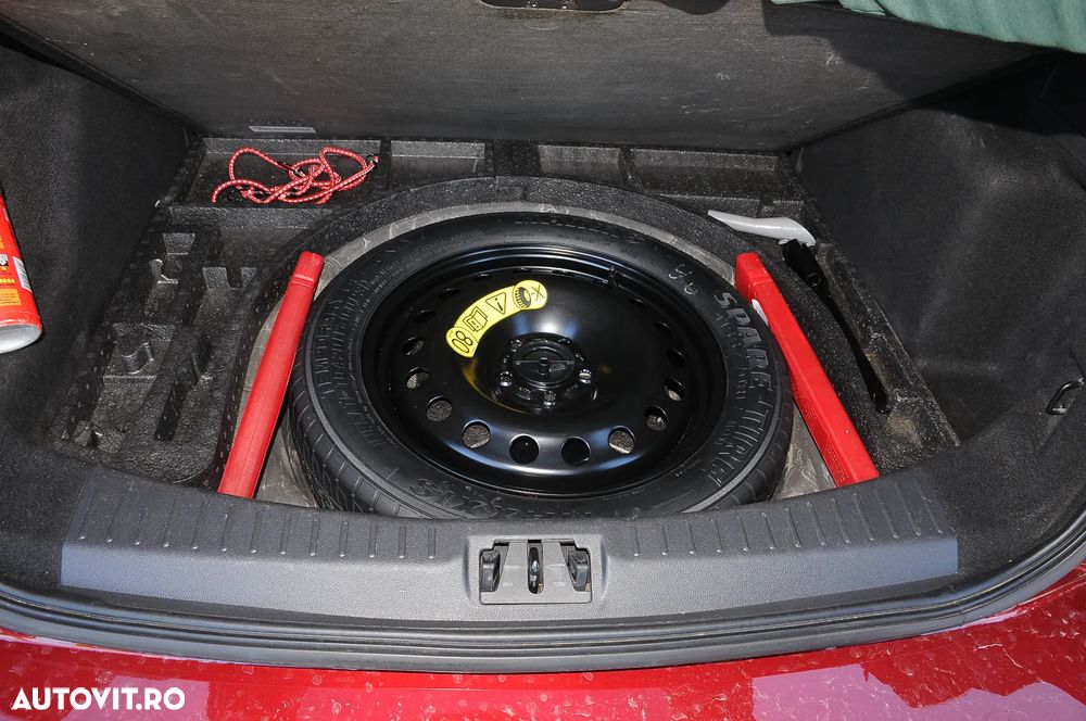 Ford Kuga 2.0 TDCi 4WD Powershift ST-Line - 30