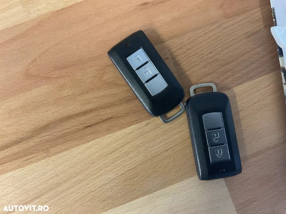 Mitsubishi Outlander 2.0 4WD Plug-In Hybrid Top - 17