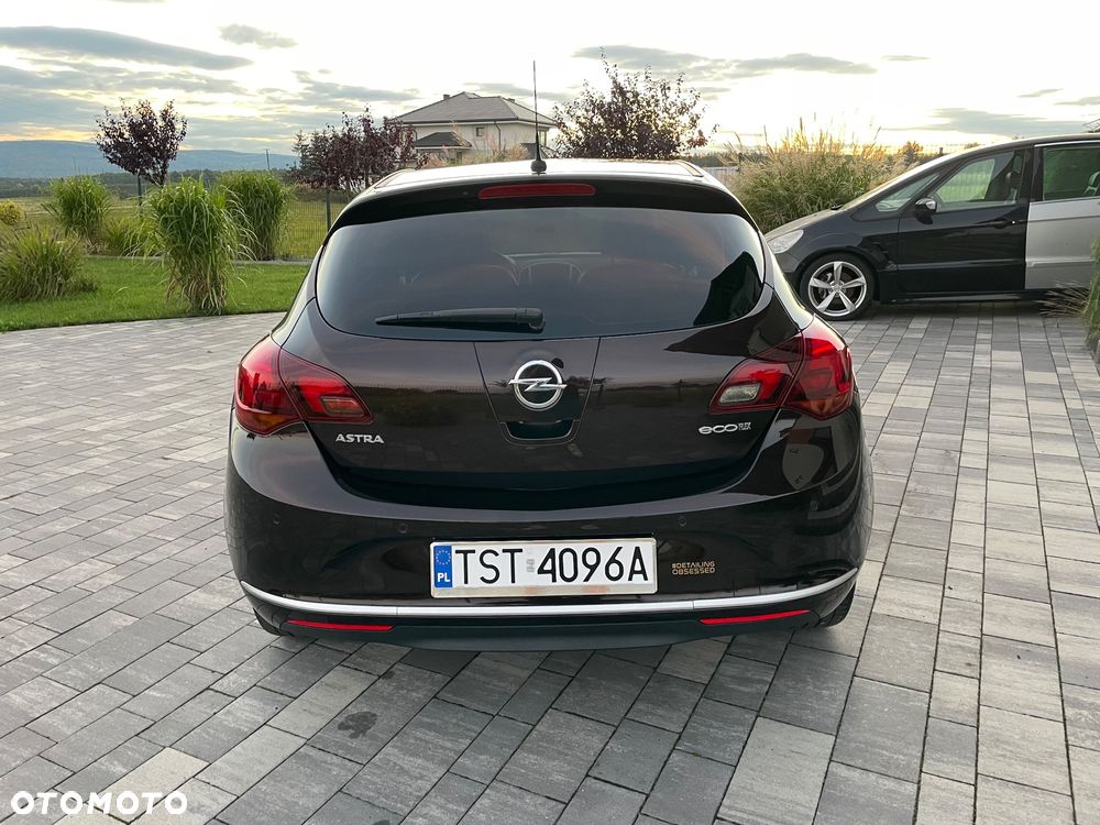 Opel Astra IV 1.4 T Cosmo EU6 - 24