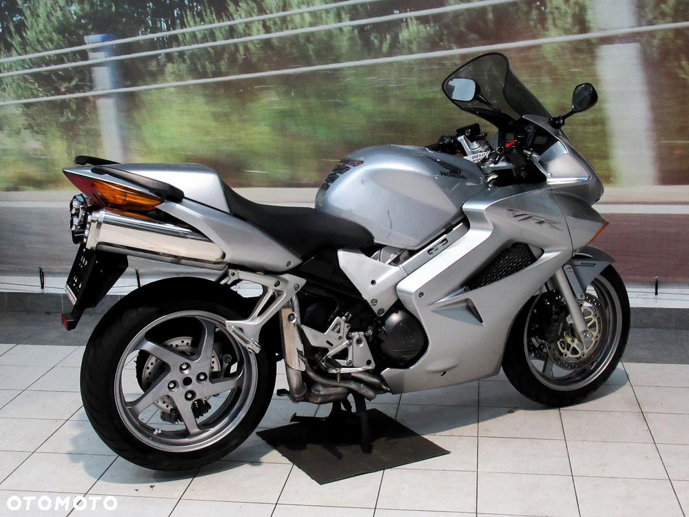 Honda VFR - 7