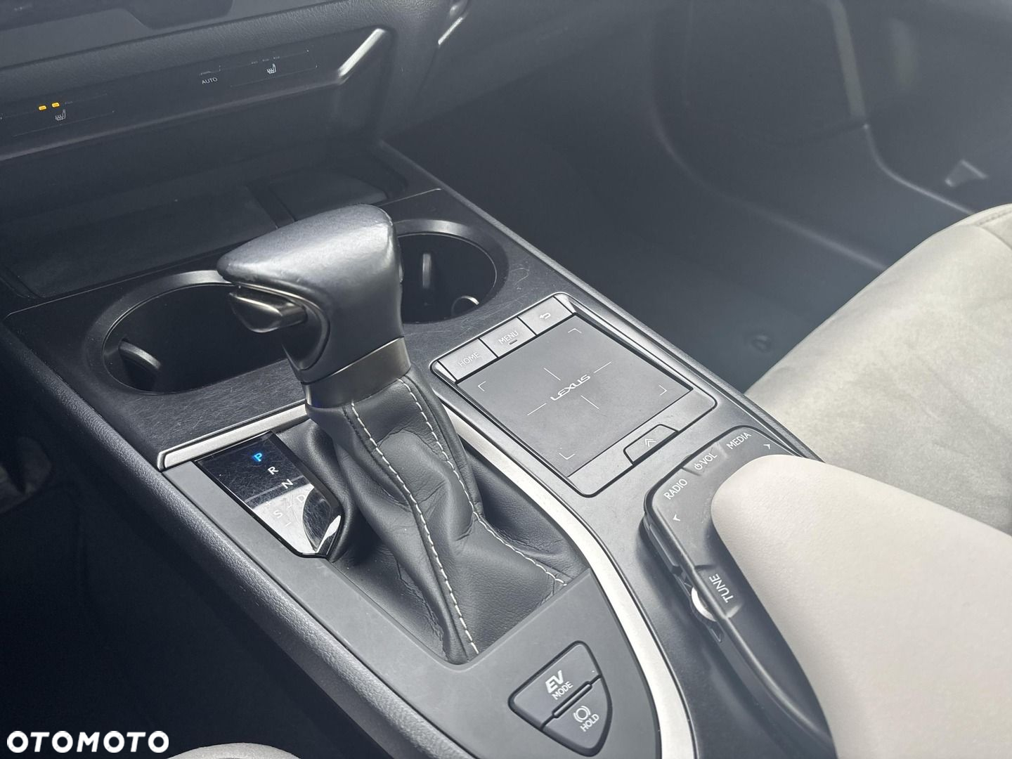 Lexus UX - 17