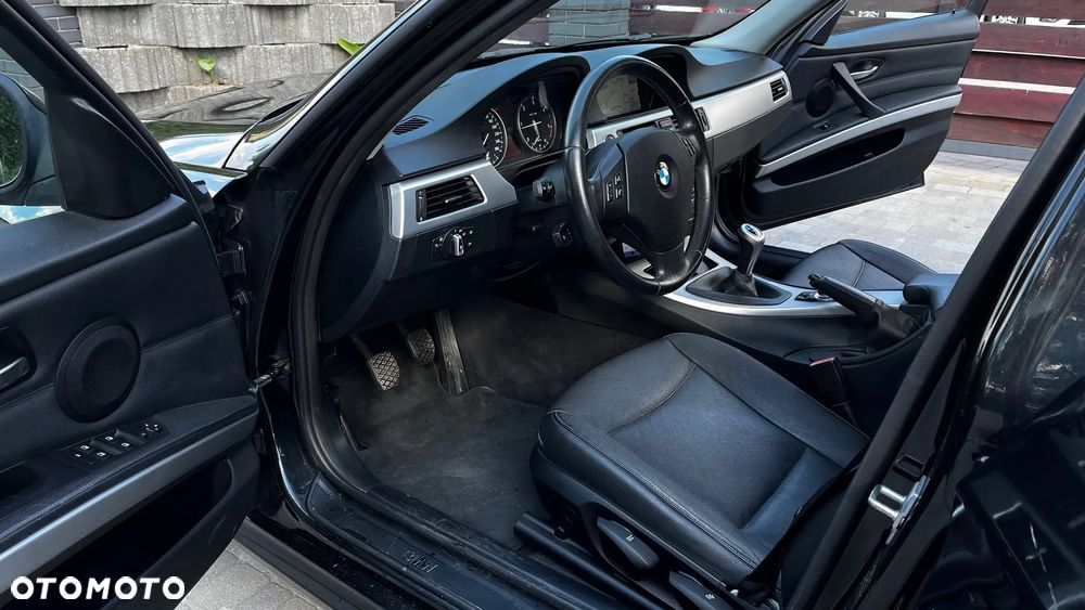 BMW Seria 3 320d xDrive - 9