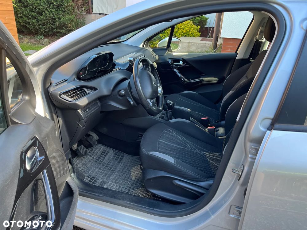 Peugeot 208 1.2 PureTech Allure - 6