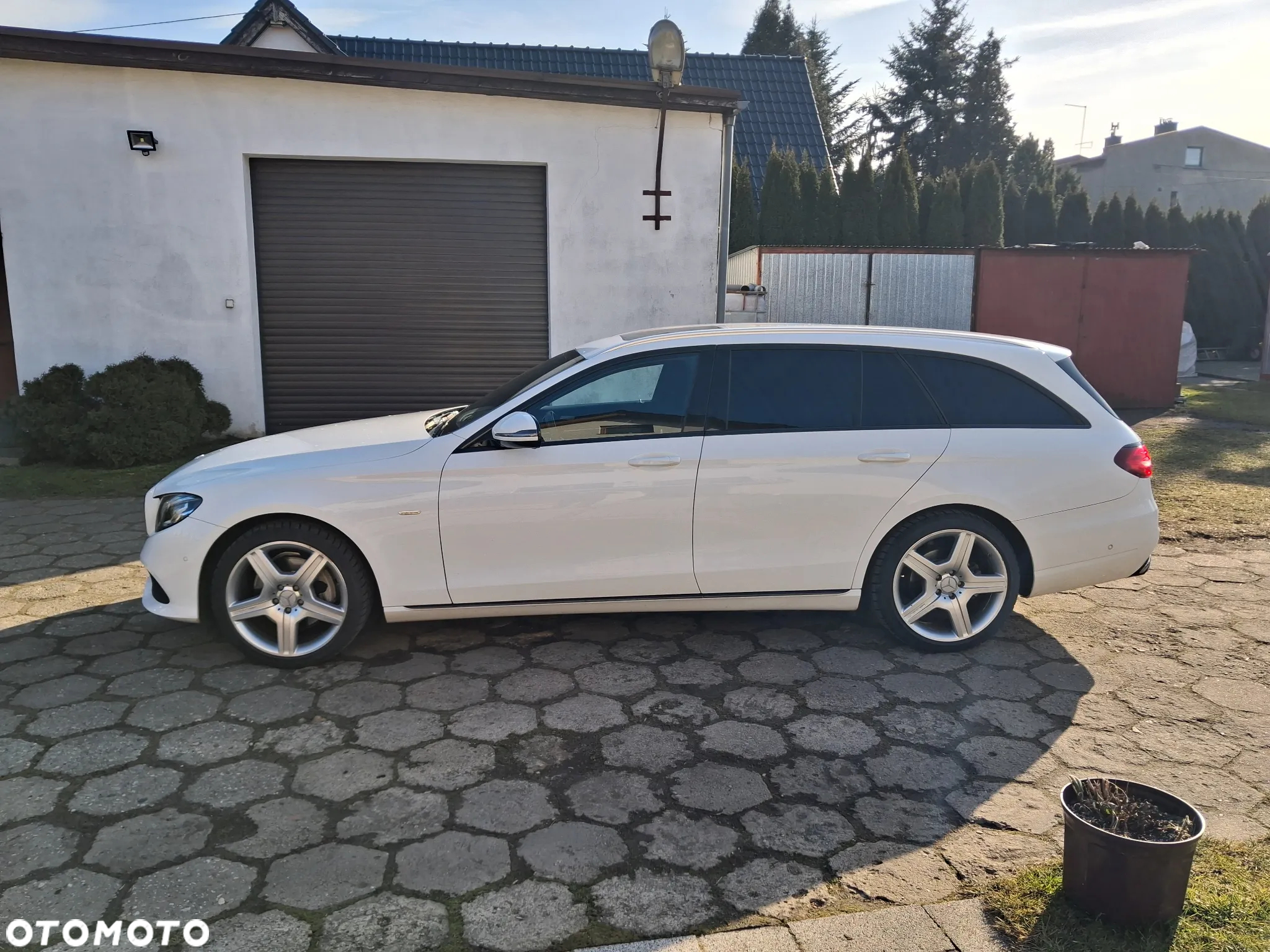 Mercedes-Benz Klasa E 200 4Matic T 9G-TRONIC AMG Line - 2