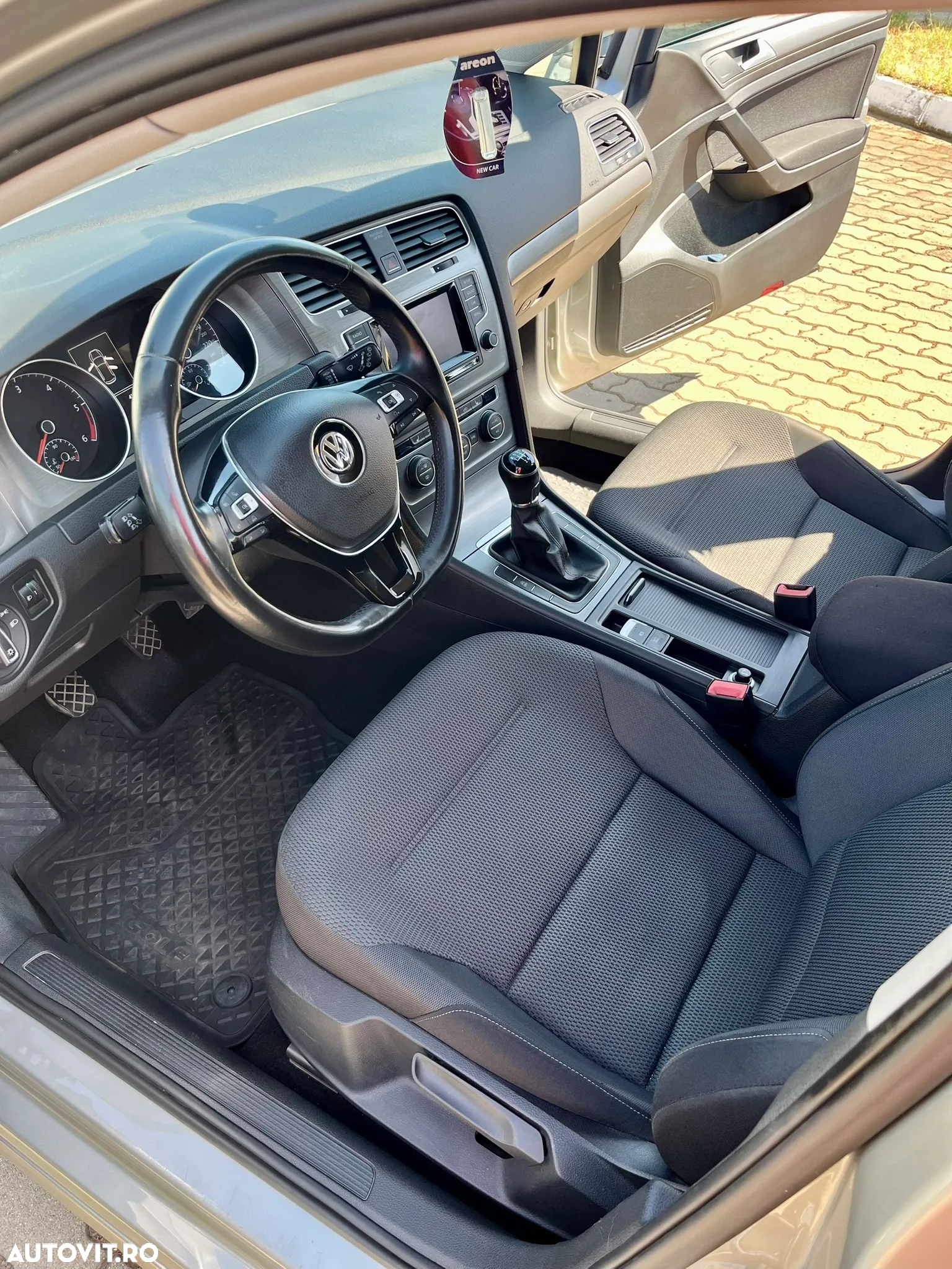 Volkswagen Golf 1.6 TDI BlueMotion Technology DPF Comfortline - 9