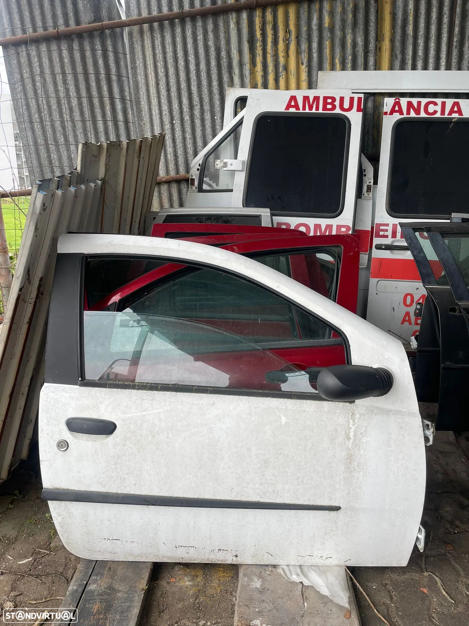 Porta frente direita Fiat Punto, três portas - 1