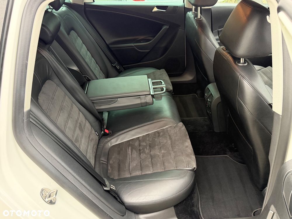 Volkswagen Passat - 33