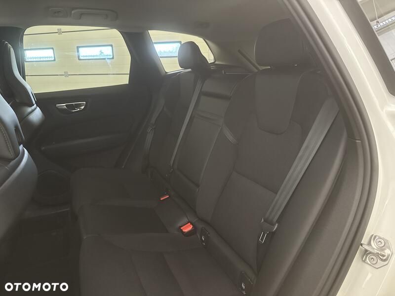Volvo XC 60 B4 B Momentum Pro - 20